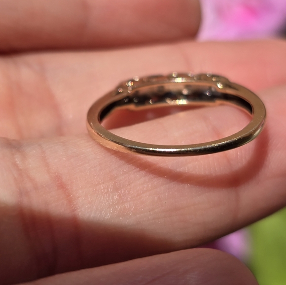 14k Vintage Diamond Stacking Ring - Picture 5 of 5